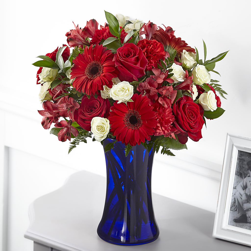 Hearts Embrace Bouquet – CARMIN'S FLOWER SHOP, Laredo TX