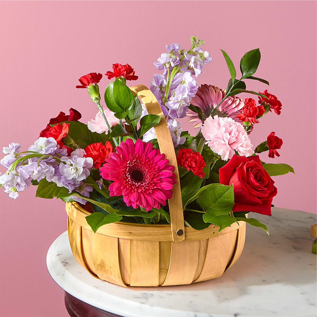 Pink Picnic Basket – CARMIN'S FLOWER SHOP, Laredo TX